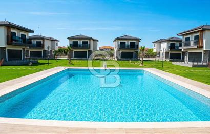 Çandarlı'da Denize Yakın , Site İçi , Havuzlu , Otoparklı Villa