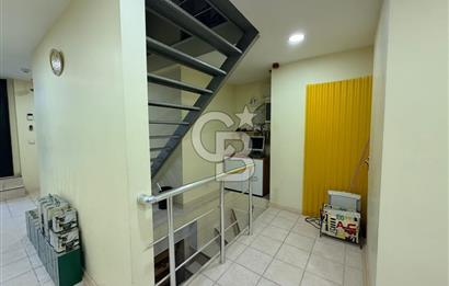 KADIKÖY KUYUBAŞI'NDA CADDE ÜZERİ SATILIK PRESTİJLİ OFİS VE DEPO