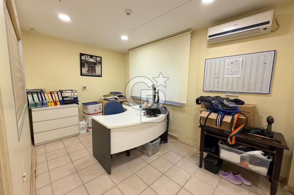 KADIKÖY KUYUBAŞI'NDA CADDE ÜZERİ SATILIK PRESTİJLİ OFİS VE DEPO