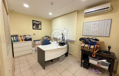 KADIKÖY KUYUBAŞI'NDA CADDE ÜZERİ SATILIK PRESTİJLİ OFİS VE DEPO