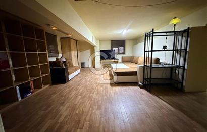 KADIKÖY KUYUBAŞI'NDA CADDE ÜZERİ SATILIK PRESTİJLİ OFİS VE DEPO