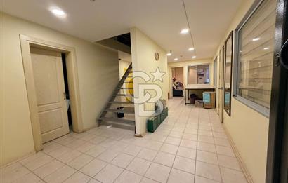 KADIKÖY KUYUBAŞI'NDA CADDE ÜZERİ SATILIK PRESTİJLİ OFİS VE DEPO