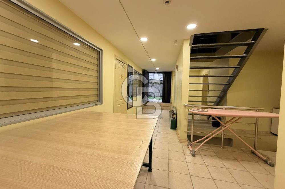 KADIKÖY KUYUBAŞI'NDA CADDE ÜZERİ SATILIK PRESTİJLİ OFİS VE DEPO