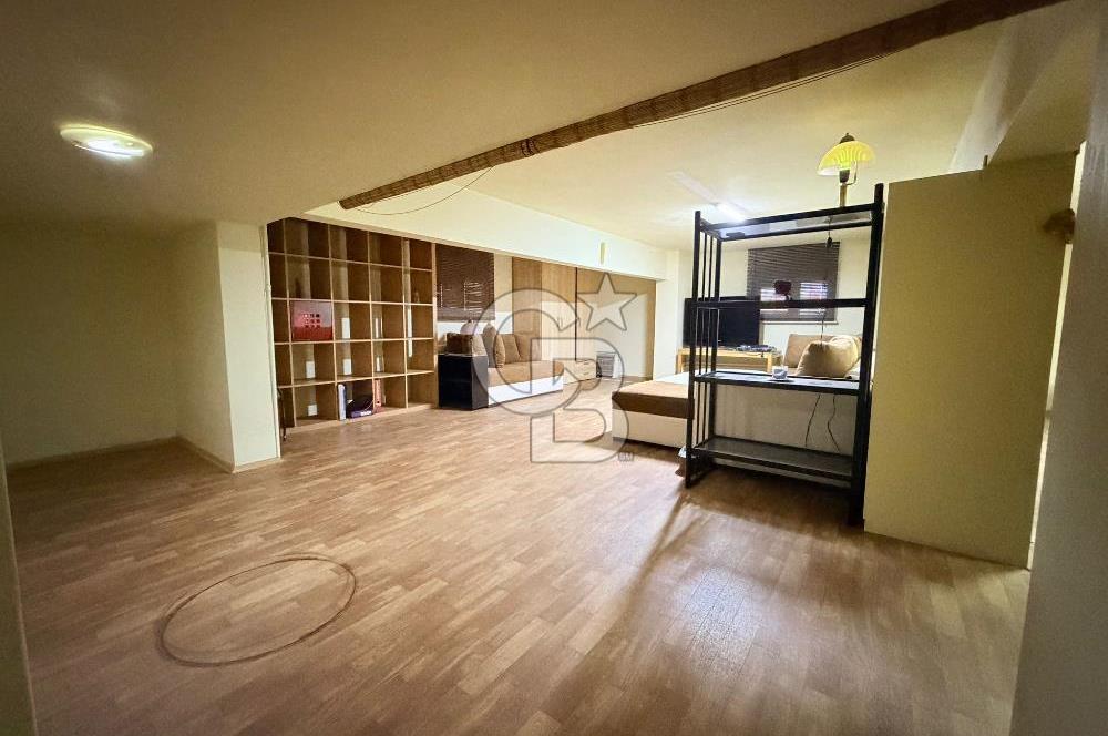 KADIKÖY KUYUBAŞI'NDA CADDE ÜZERİ SATILIK PRESTİJLİ OFİS VE DEPO