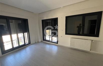 Karşıyaka Merkezde Yeni Binada Kiralık 1+1 Köşe Daire