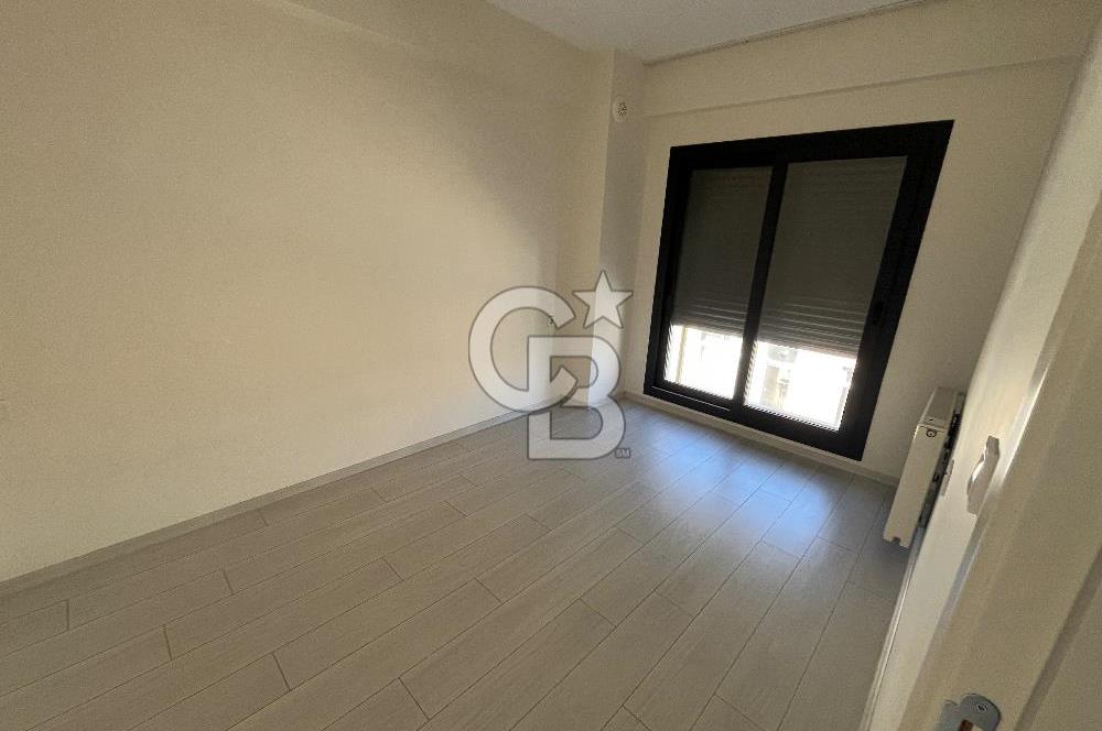Karşıyaka Merkezde Yeni Binada Kiralık 1+1 Köşe Daire