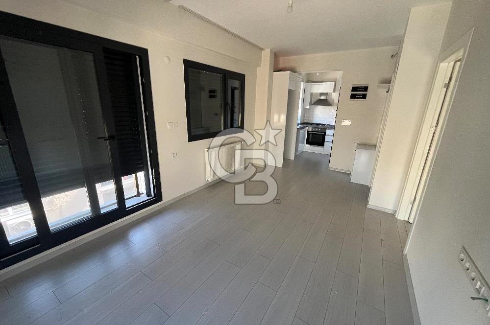 Karşıyaka Merkezde Yeni Binada Kiralık 1+1 Köşe Daire