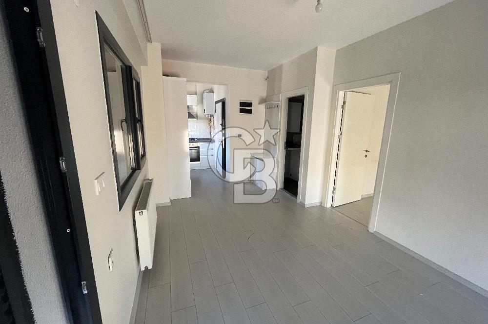 Karşıyaka Merkezde Yeni Binada Kiralık 1+1 Köşe Daire