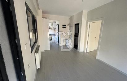 Karşıyaka Merkezde Yeni Binada Kiralık 1+1 Köşe Daire