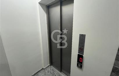 Karşıyaka Merkezde Yeni Binada Kiralık 1+1 Köşe Daire