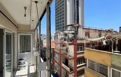  Alsancak’ta Araçsız Yaşam Keyfi Sunan Kordon’a Yürüme Mesafesinde Kiralık 2+1 Daire