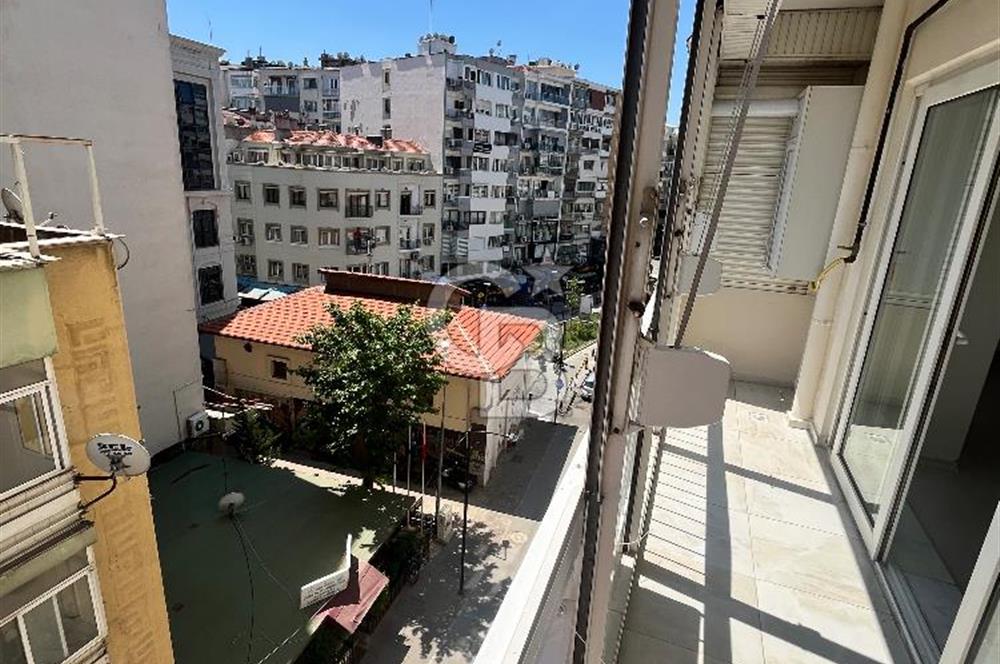  Alsancak’ta Araçsız Yaşam Keyfi Sunan Kordon’a Yürüme Mesafesinde Kiralık 2+1 Daire