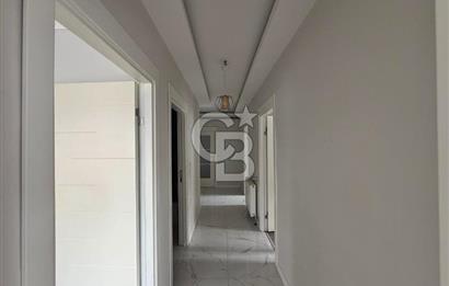 TEK BLOKLU SİTEDE CADDE YAKINI YÜKSEK KATTA 3+1 FIRSAT DAİRE