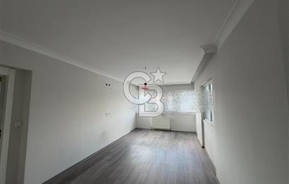 TEK BLOKLU SİTEDE CADDE YAKINI YÜKSEK KATTA 3+1 FIRSAT DAİRE