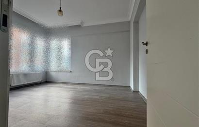 TEK BLOKLU SİTEDE CADDE YAKINI YÜKSEK KATTA 3+1 FIRSAT DAİRE