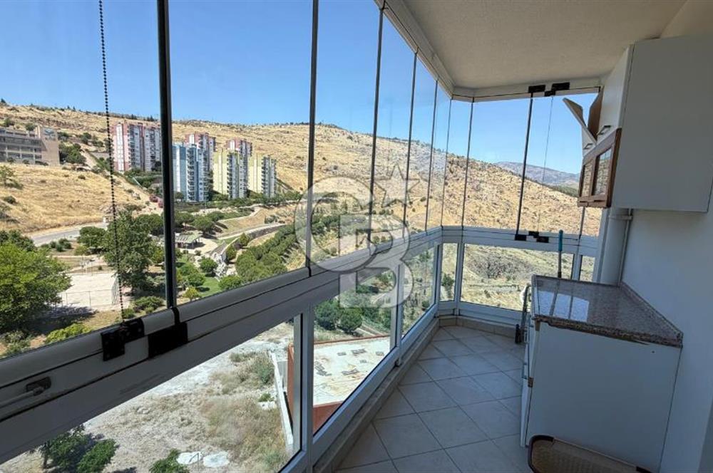 KARŞIYAKA YÜKSEK VADİ EVLERİNDE SATILIK PRESTİJLİ 4+1 DAİRE