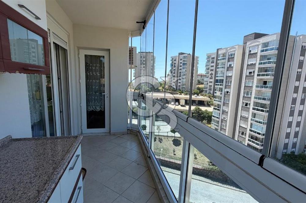 KARŞIYAKA YÜKSEK VADİ EVLERİNDE SATILIK PRESTİJLİ 4+1 DAİRE