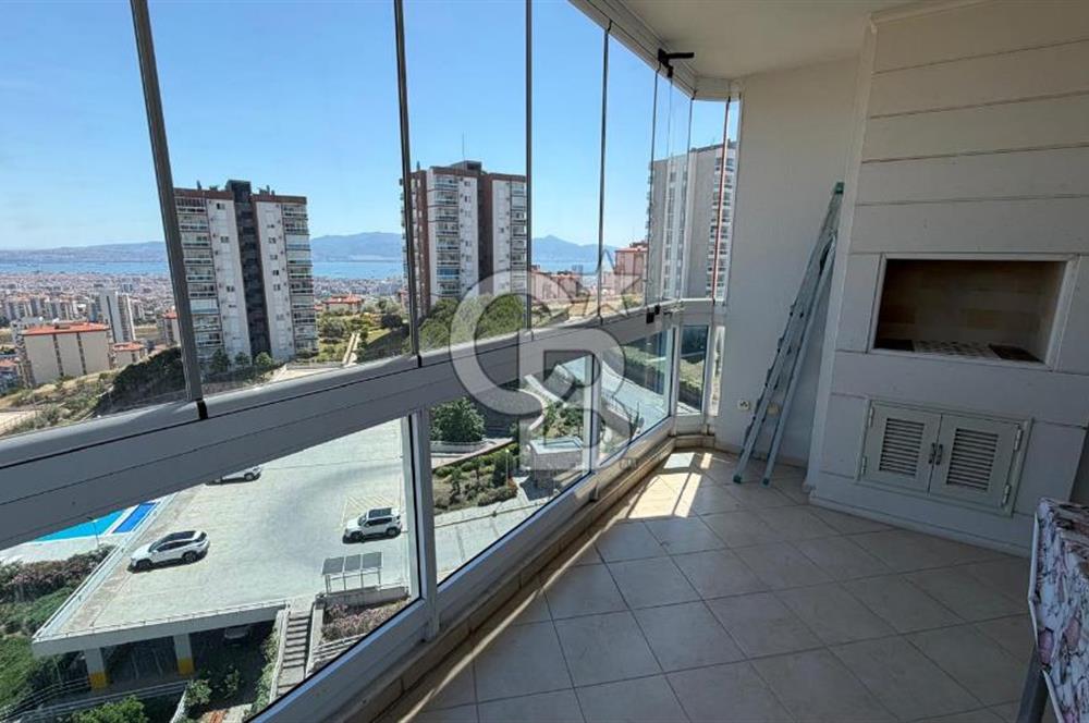 KARŞIYAKA YÜKSEK VADİ EVLERİNDE SATILIK PRESTİJLİ 4+1 DAİRE