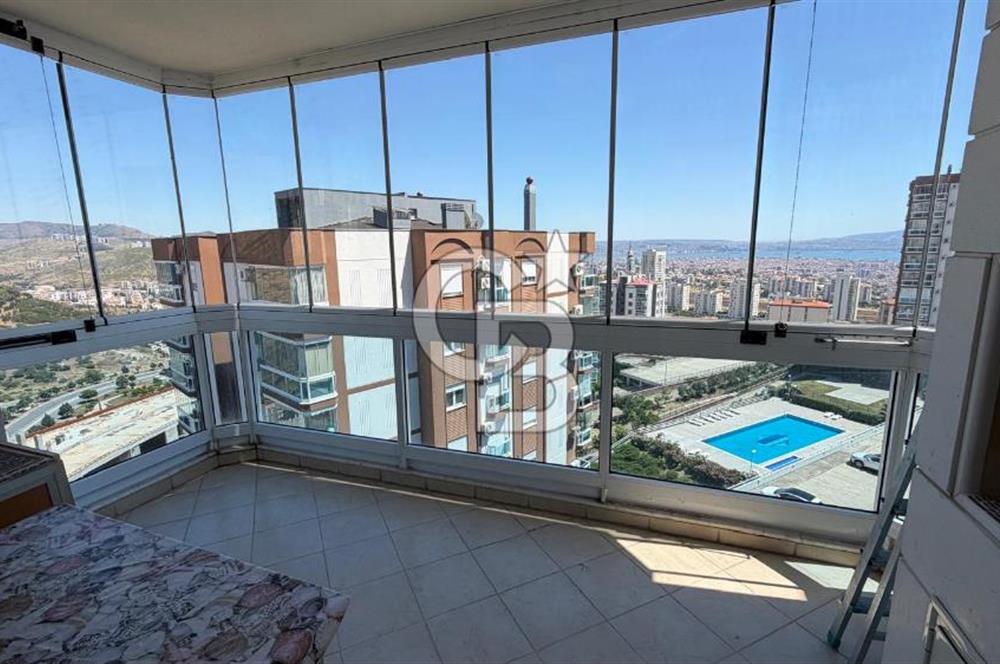 KARŞIYAKA YÜKSEK VADİ EVLERİNDE SATILIK PRESTİJLİ 4+1 DAİRE