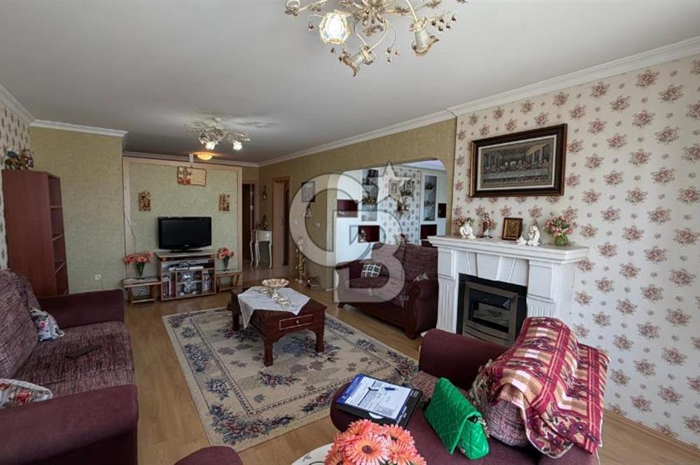 KARŞIYAKA YÜKSEK VADİ EVLERİNDE SATILIK PRESTİJLİ 4+1 DAİRE