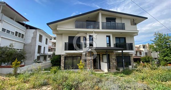 URLA KALABAK'TA 3+1 BAHÇELİ MÜSTAKİL EV - 351319