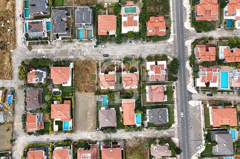 ÇİFTLİKKÖY'DE HARİKA KONUMDA SATILIK 596 M2 İMARLI ARSA