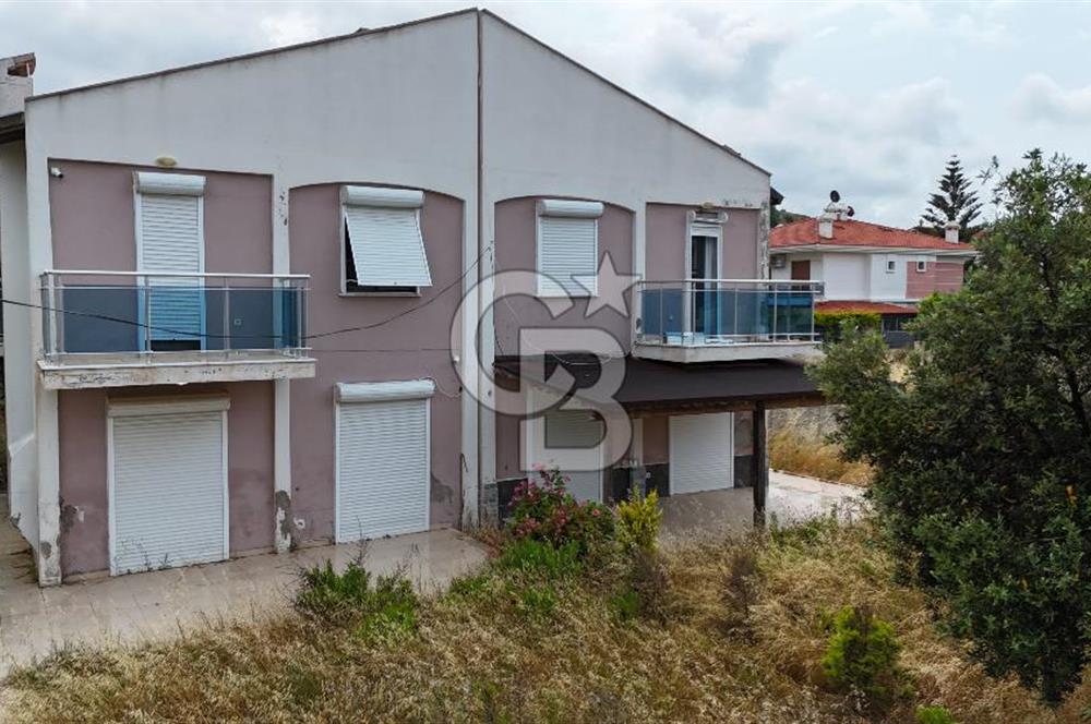 ÇİFTLİKKÖY'DE HARİKA KONUMDA SATILIK 596 M2 İMARLI ARSA