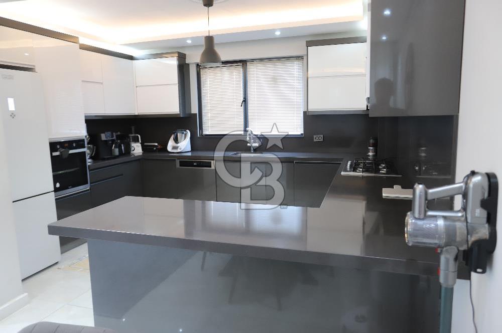 KARAPINAR'DA PRESTİJLİ SİTE İÇERİSİNDE 210 m² TRİPLEKS VİLLA