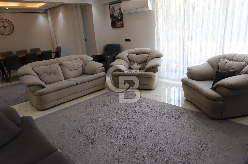 KARAPINAR'DA PRESTİJLİ SİTE İÇERİSİNDE 210 m² TRİPLEKS VİLLA