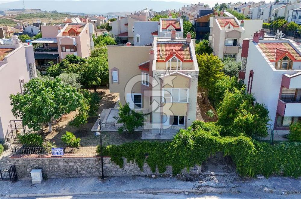 Villakentte Muhteşem Konumlu Satılık Triplex Villa