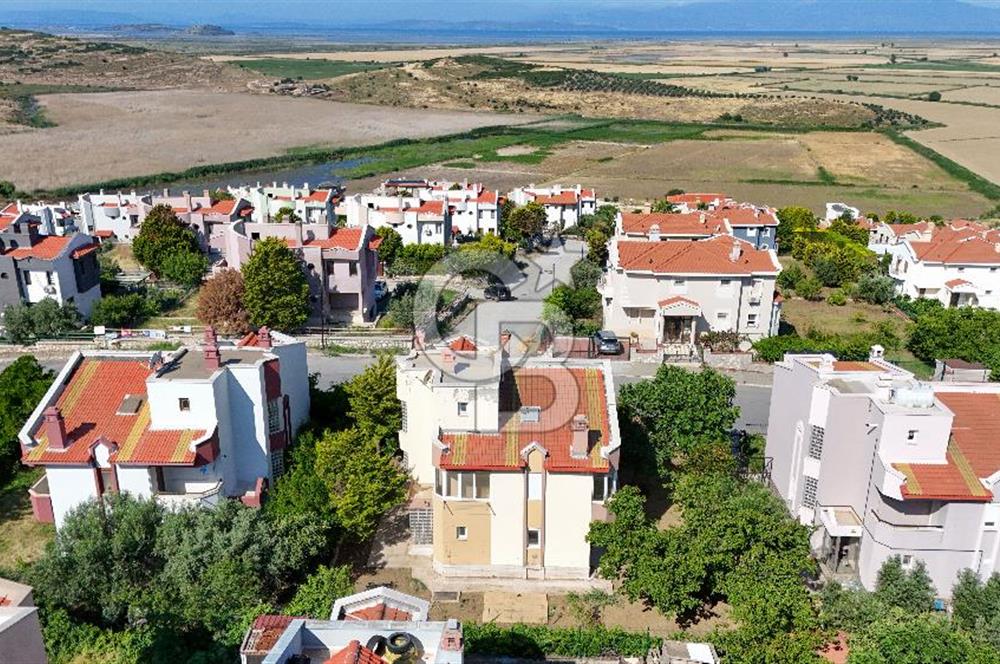 Villakentte Muhteşem Konumlu Satılık Triplex Villa