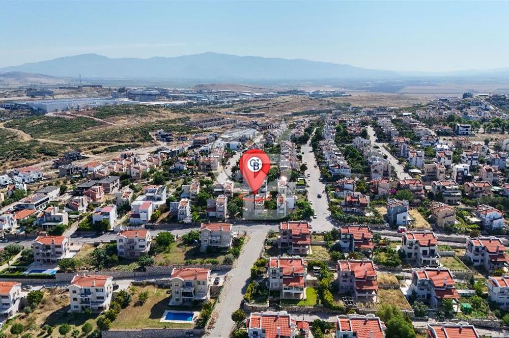 Villakentte Muhteşem Konumlu Satılık Triplex Villa