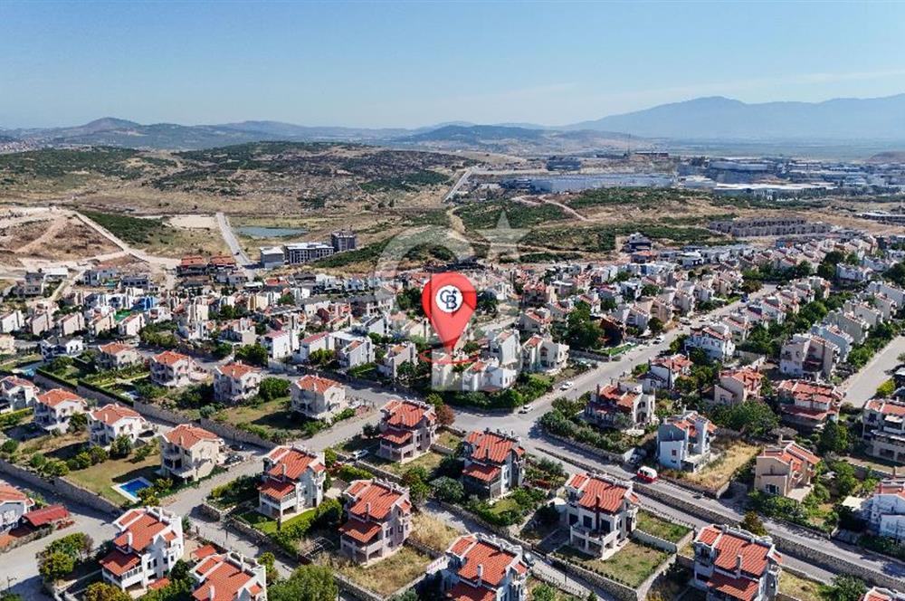 Villakentte Muhteşem Konumlu Satılık Triplex Villa