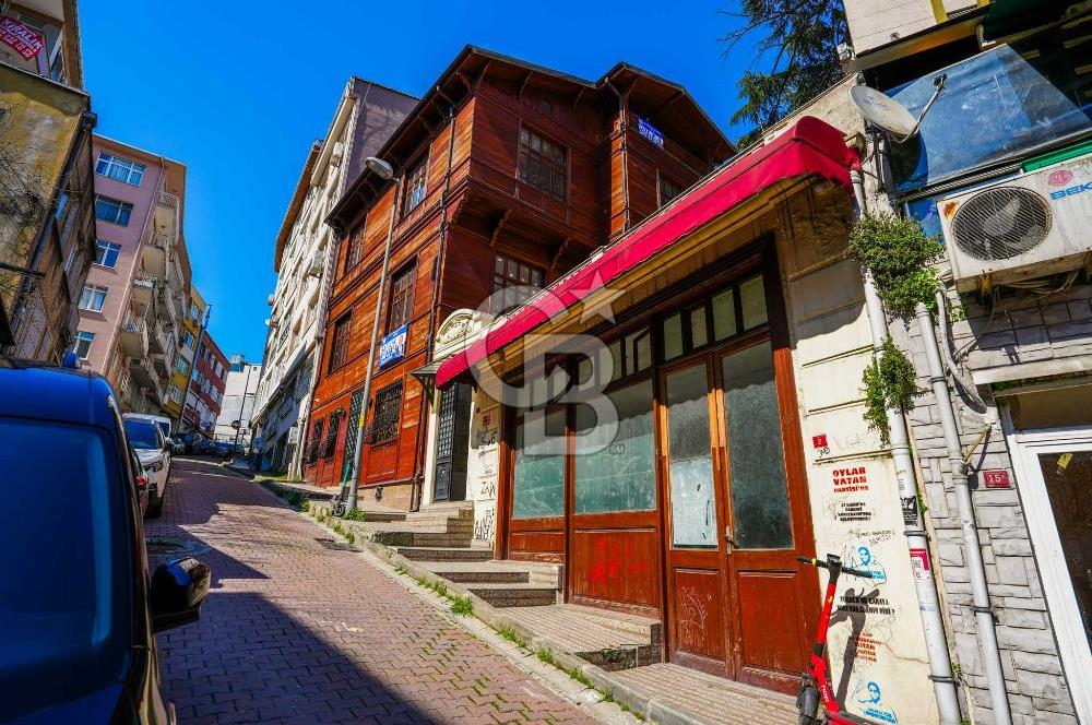 Beşiktaş Çarşıda Satılık Komple Bina ve Dükkan