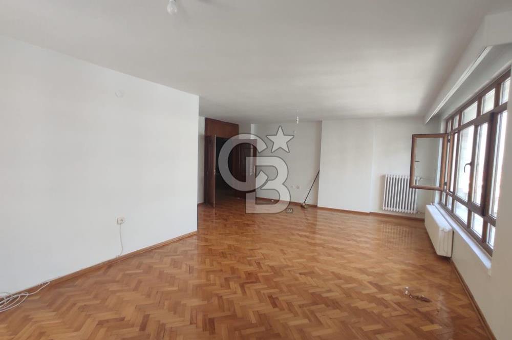 ÇANKAYA NERGİZ SOKAK'TA EN ÜST KAT 4+1 KİRALIK DAİRE