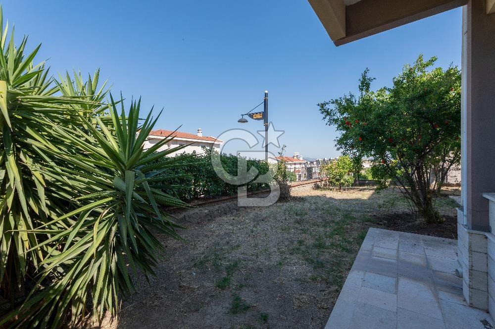 Villakentte Muhteşem Konumlu Satılık Triplex Villa