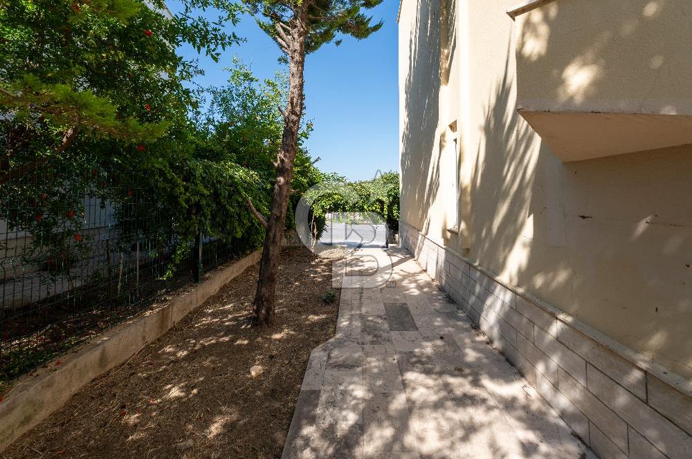 Villakentte Muhteşem Konumlu Satılık Triplex Villa