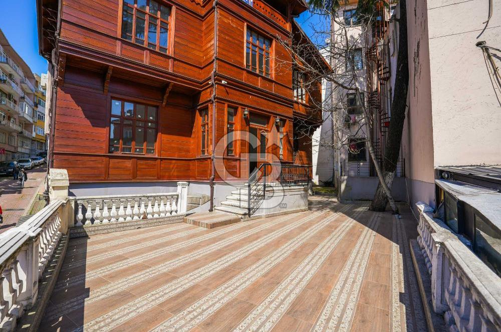 Beşiktaş Çarşıda Satılık Komple Bina ve Dükkan
