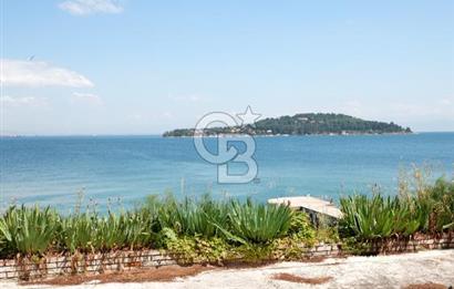 Büyükada Maden'de, Şakir Paşa Yalısı'na komşu, özel iskeleli  yalı dairesi