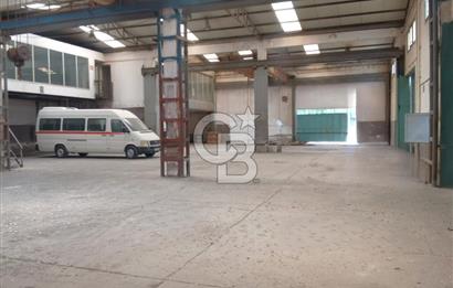 İZMİR PINARBAŞI'NIN SANAYİ MERKEZİNDE VİNÇLİ DEPO / İMALATHANE