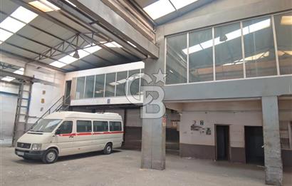 İZMİR PINARBAŞI'NIN SANAYİ MERKEZİNDE VİNÇLİ DEPO / İMALATHANE