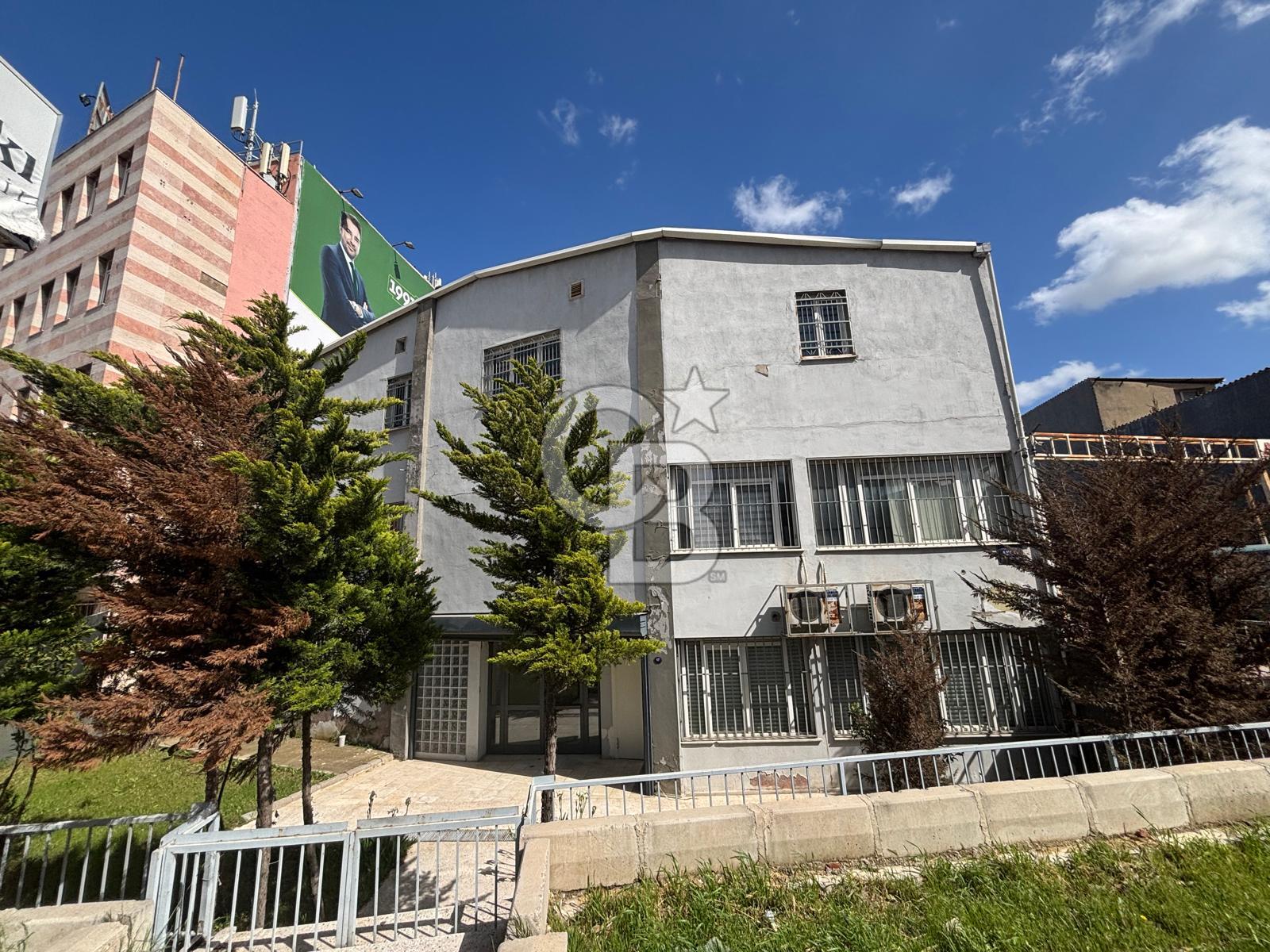 Gaziemir Akçay Caddesi Cepheli Fabrika Binası