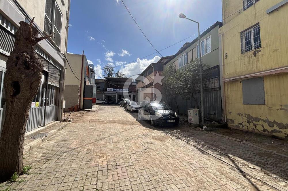 Gaziemir Akçay Caddesi Cepheli Fabrika Binası
