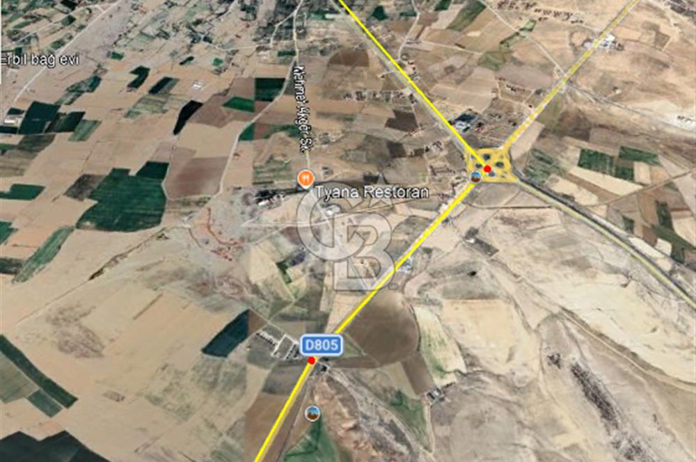 Niğde Bor Kemerhisar’da 28.256 m² Resmi Yolu Olan Asfalta 50 metre Tarla