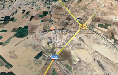 Niğde Bor Kemerhisar’da 28.256 m² Resmi Yolu Olan Asfalta 50 metre Tarla