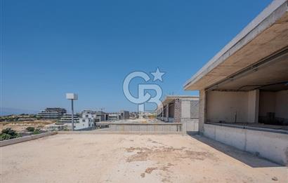 ÇEŞME VIVEN RESORT PROJESİNDE 3+1 DUBLEKS 320m2 FULL DENİZ MANZARALI SATILIK VİLLA