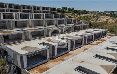 ÇEŞME VIVEN RESORT PROJESİNDE 3+1 DUBLEKS 320m2 FULL DENİZ MANZARALI SATILIK VİLLA