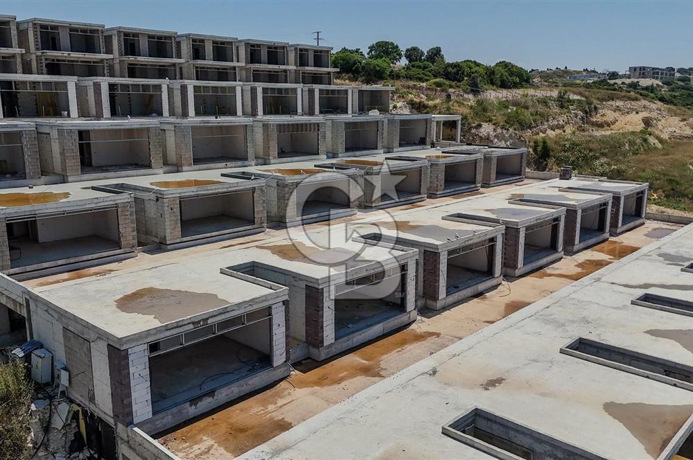 ÇEŞME VIVEN RESORT PROJESİNDE 3+1 DUBLEKS 320m2 FULL DENİZ MANZARALI SATILIK VİLLA