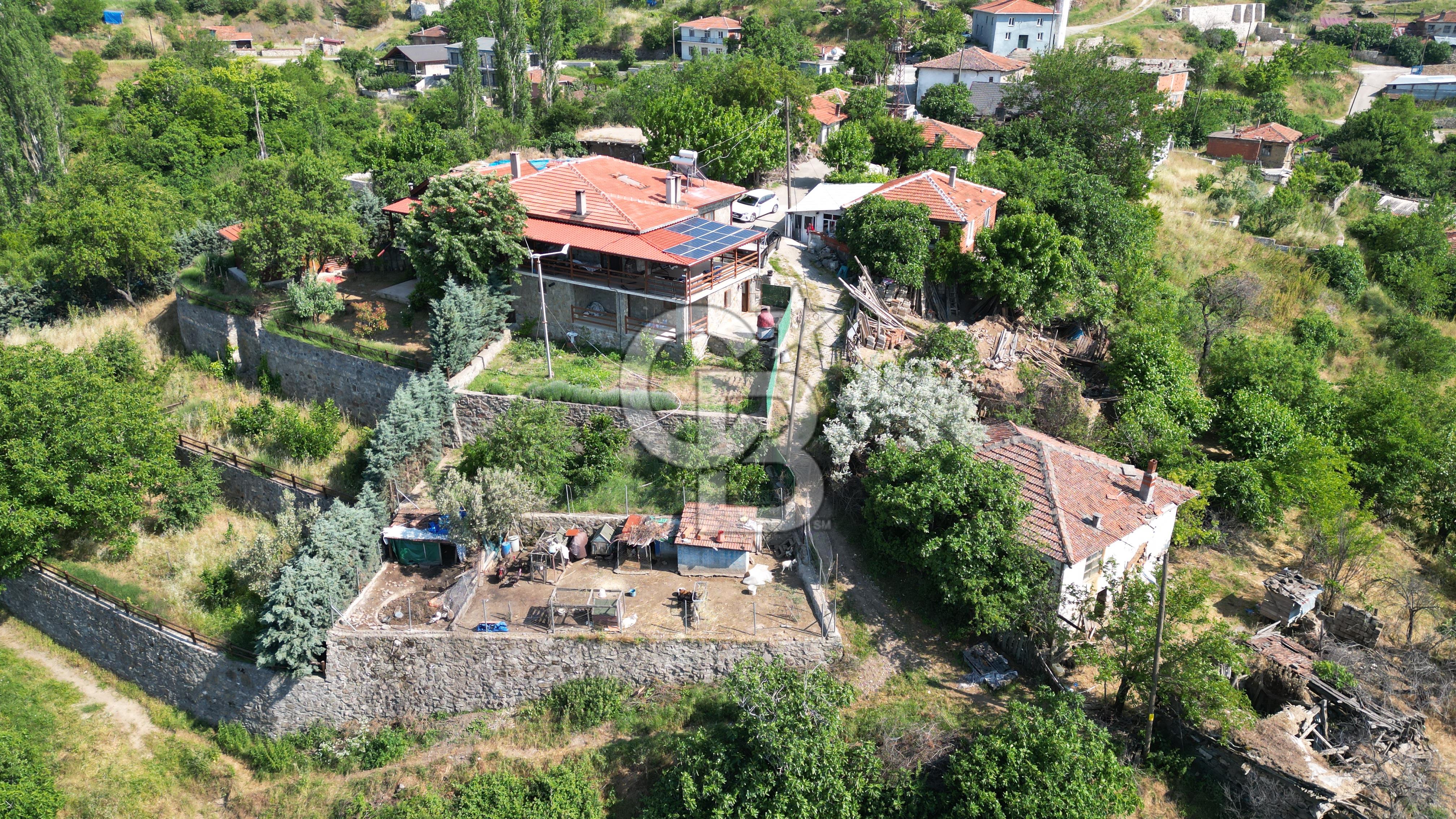 ÇANAKKALE TOLUKLAR KÖYÜ, KAZ DAĞLARI YAMACINDA SATILIK TAŞ EV