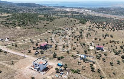 Bergama' da deniz manzaralı, merkeze yakın villa imarlı arsa
